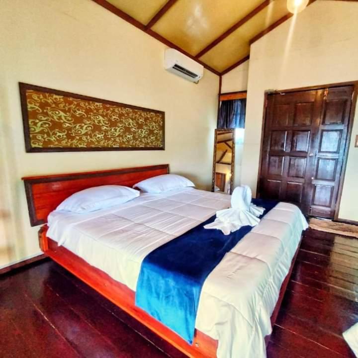 Parapat Water Village Resort Semporna Exterior photo