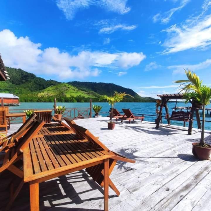 Parapat Water Village Resort Semporna Exterior photo