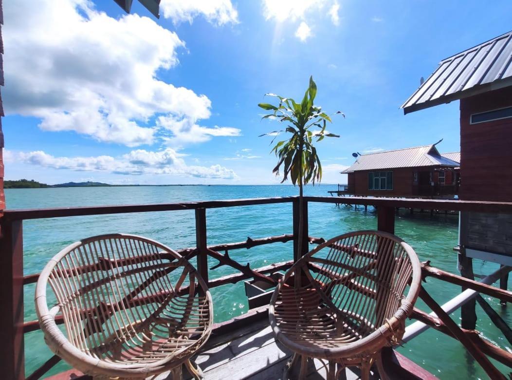 Parapat Water Village Resort Semporna Exterior photo